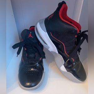 EUC youth Nike air max Air Jordans. 7Y